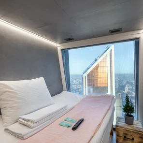 Верхняя женская капсула Queen с видом